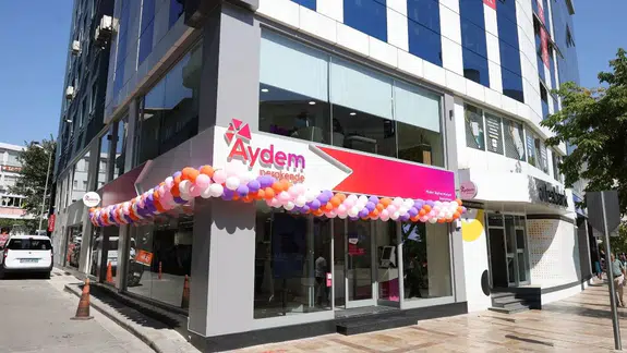Aydem Perakende ve Gediz Perakende, yenilenen şubeleriyle müşteri deneyimini güçlendiriyor