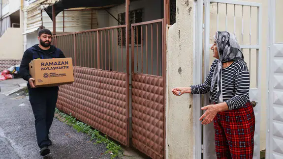 Buca’da Ramazan bereketi sofralara taşınıyor