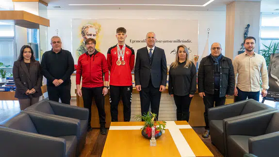 Gaziemirli taekwondocu Türkiye şampiyonu oldu