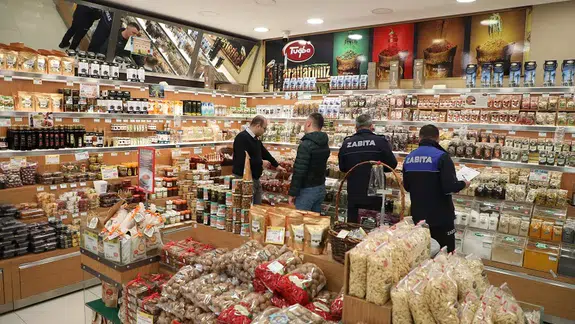 Menderes Zabıtası Denetimlerini Artırdı