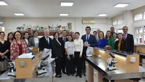 Mesleki dayanışma ile yenilenen laboratuvar hizmete açıldı