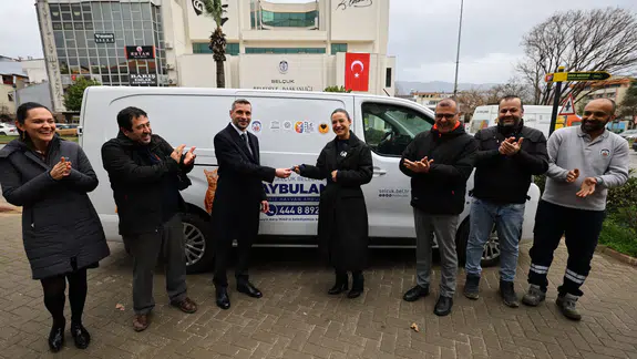 Efes Selçuk Belediyesi’ne Hayvan Ambulansı Bağışı