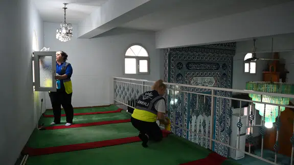 Karabağlar’da Camilere Ramazan Temizliği