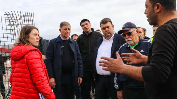 Seferihisar'da sel ve fırtına sonrası yoğun mesai; Tüm ihbarlara anında müdahale