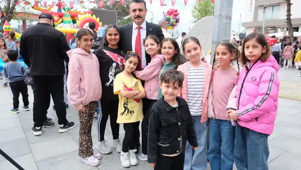 Dikili’de 23 Nisan Coşkusu Sokaklara Taştı