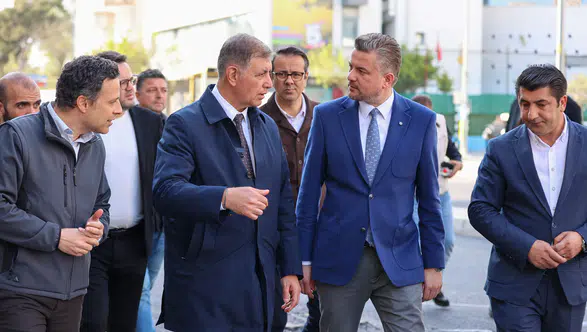 Buca’da asfalt seferberliği: Başkan Tugay ve Başkan Duman sahada!