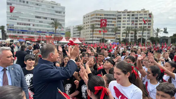 İzmir’de 23 Nisan coşkusu