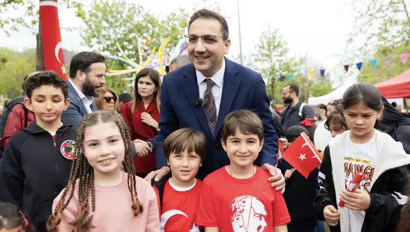 Balçova’da 23 Nisan Coşkusu Zirveye Ulaştı: Meydanlar Çocukların Neşesiyle Doldu