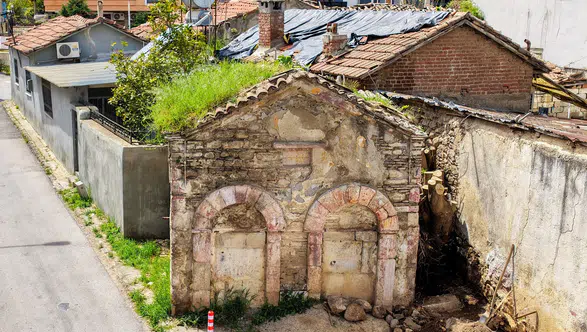 Gaziemir’in tarihi Çift Çeşme’si aslına uygun şekilde yenileniyor