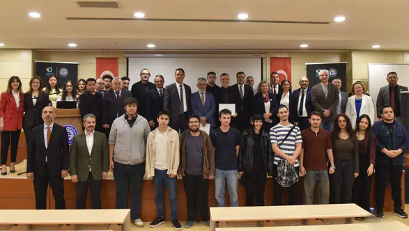Egeli genç gazeteciler milli iradenin zaferini yeniden manşetlere taşıdı