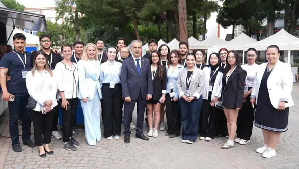 Egeli gençler “Kariyer ve Bilim Şenliği” kapsamında sektör temsilcileriyle buluştu