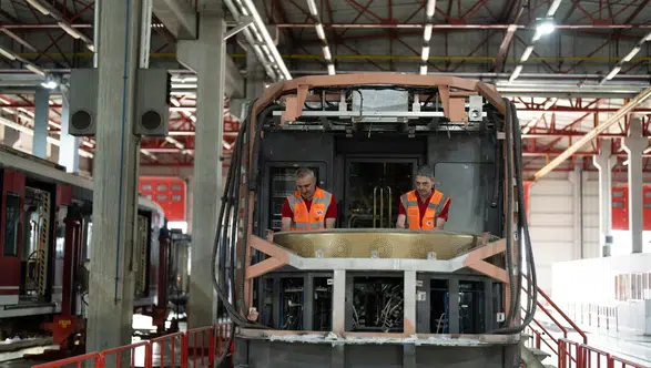 İzmir Metro araçlarını kendi gücüyle yeniliyor