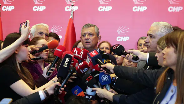 Özgür Özel'den yargı kararına rest: Tanımıyoruz, çözüm kurultayda