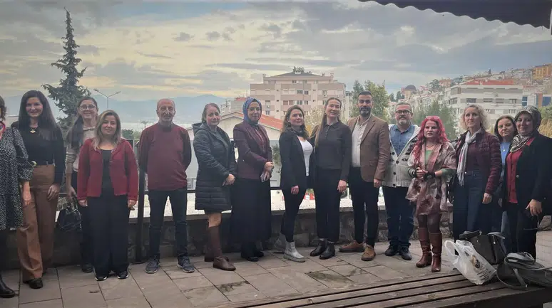 Edebiyat Akademisi İzmir'de Öğretmenlere Sanat ve Eğitim Atölyesi Düzenledi