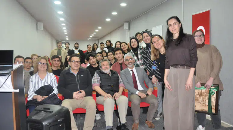 Duayen Savaş Muhabiri Coşkun Aral Egeli gençlerle buluştu