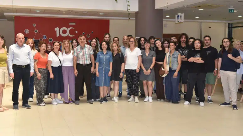 EÜ İletişim Fakültesi öğrencilerinin objektifinden “İzmir’in değerleri” sergilendi