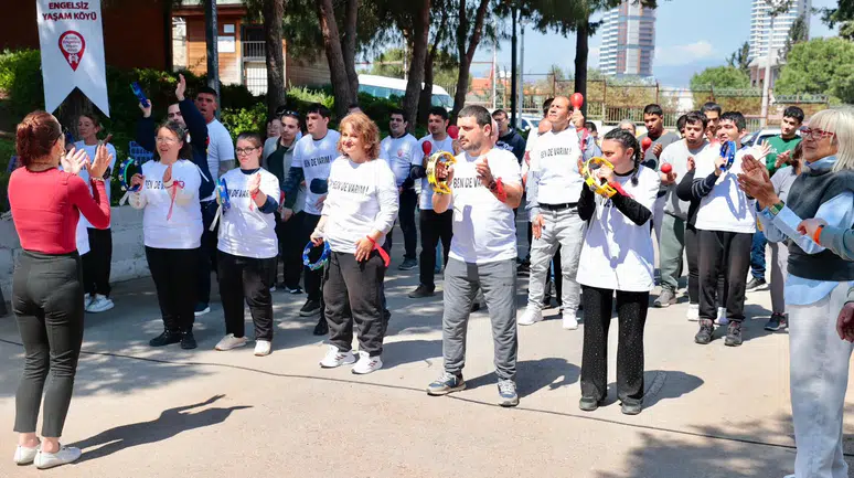 Konak’ta Otizm Farkındalık Günü’nde ‘Biz de Varız’ dediler