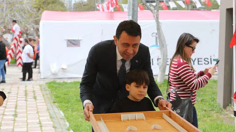 Bayraklı’da Çocuk Kitap Şenliği Yoğun İlgi Gördü