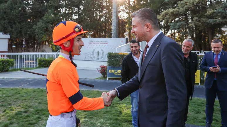 Buca Belediye Başkanlığı Koşusu’nu Önderbeyim kazandı