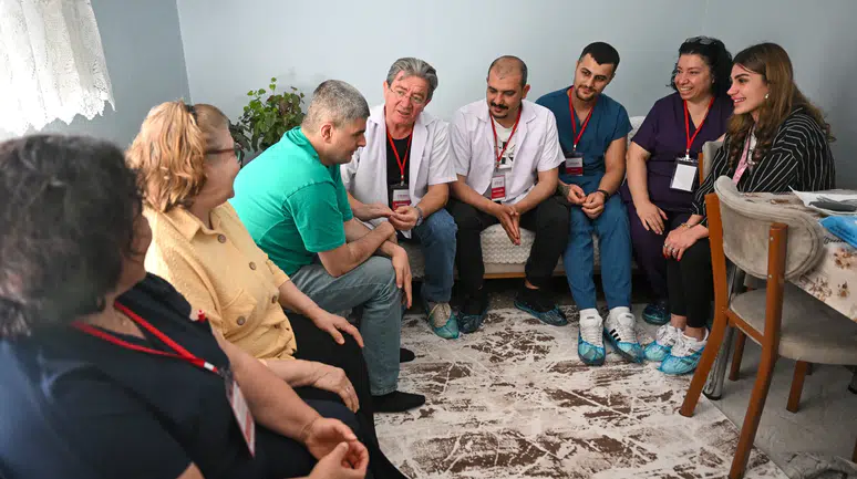 Bornova Belediyesi’nden özel bireye yürek ısıtan kutlama