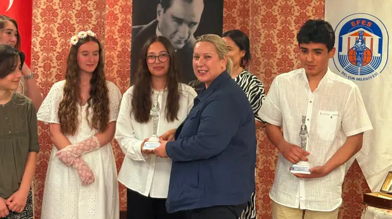 Efes Selçuklu Öğrenciler Mübadeleyi Müzik Ve Tiyatro İle Anlattı