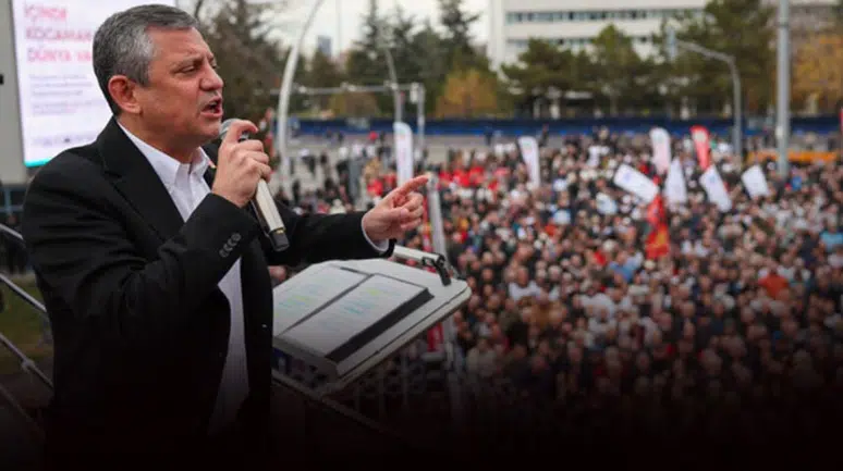 Cumhuriyet Meydanı'ndan İzmirlilere Mesaj: Otobüs Üstünden Seslenecek!
