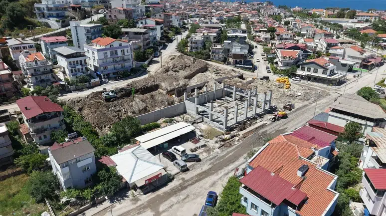 Dikili’nin yeni itfaiye binası hızla yükseliyor