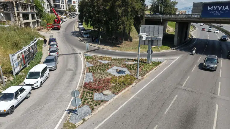 İzmir yaza çiçek açarak hazırlanıyor
