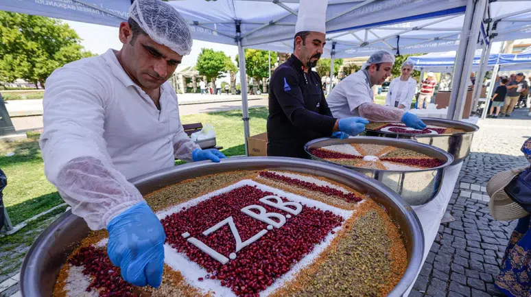 İzmir'de muharrem ayı aşureyle taçlandı