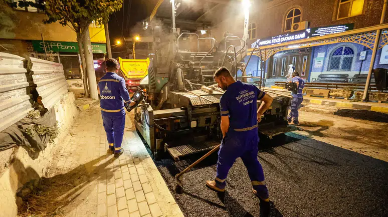 Toros Caddesi’nde gece asfalt mesaisi