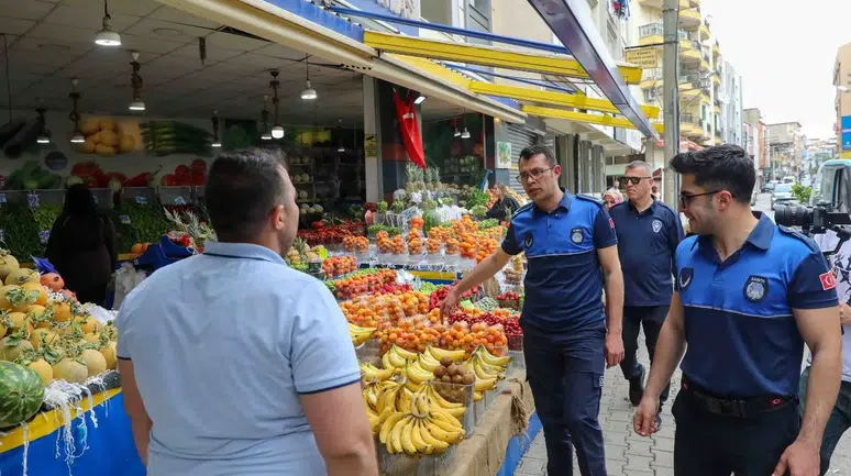 Buca’da kaldırım işgallerine geçit yok