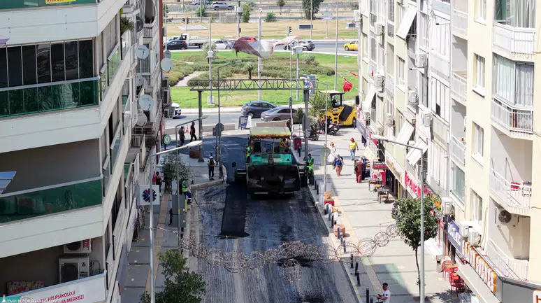 Balçova Ata Caddesi tamamen yenileniyor