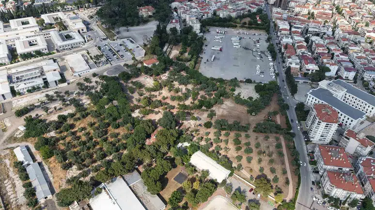 Buca’da betonun yerini doğa alıyor: Aliberti Köşkü yaşayan bir parka dönüşüyor