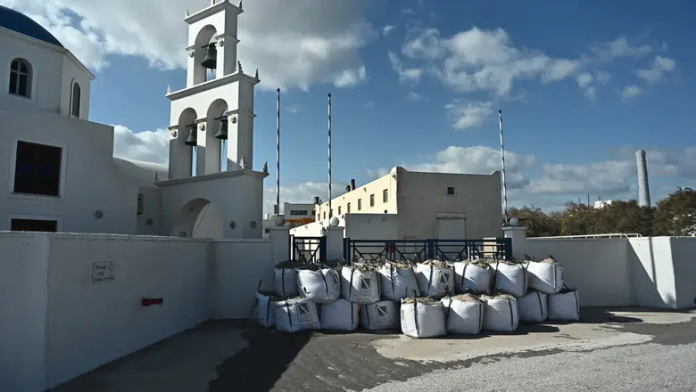 Santorini'de Depremlere Karşı Alınan Önlemler Artıyor