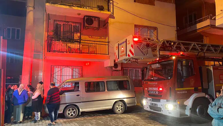 İzmir İtfaiyesi Buca'da yangına müdahale etti