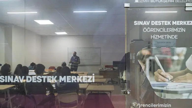 İzmirli öğrencilere yapay zekâ destekli matematik