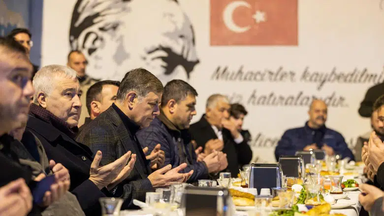 Başkan Tugay Kemalpaşalılarla sahur sofrasında buluştu