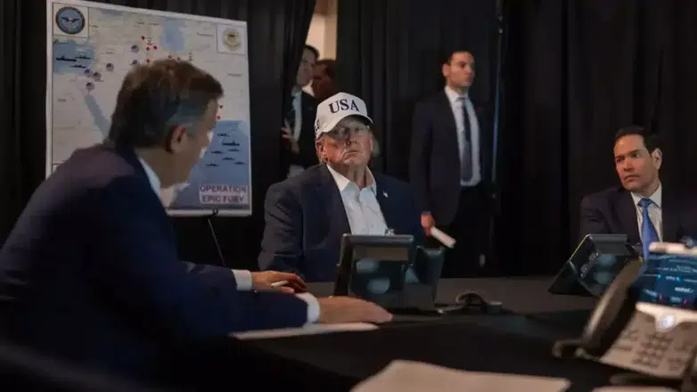 Trump’ın İran Operasyonunu İzlediği Kriz Masasındaki Harita Gündem Oldu