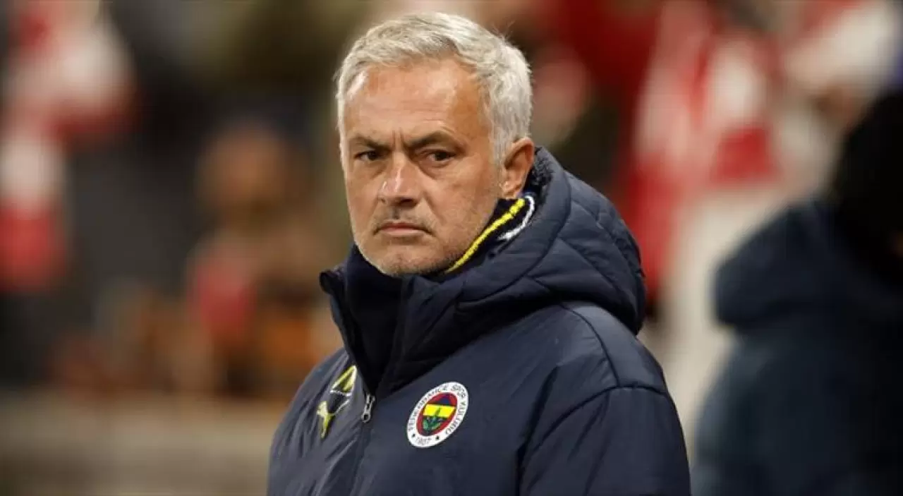 Fenerbahçe'de Gelecek Sezon O İsimler Yok! Mourinho Kararını Verdi... 3
