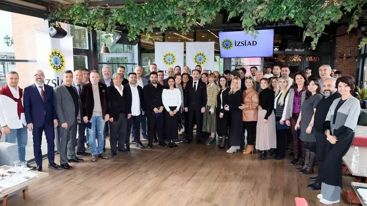 İZSİAD, Westpark AVM'de düzenlediği etkinlikte yeni üyeleriyle büyümeye devam ediyor. Yönetim Kurulu, 50 yeni üye ile kahvaltıda buluşarak misyon ve vizyonlarını paylaştı.