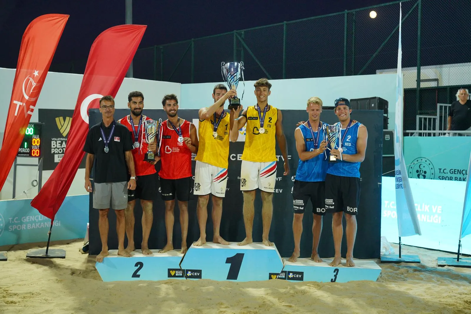 Sarımsaklı’da Voleybol Şöleni: Dünya Yıldızları Ayvalık’ta Buluştu