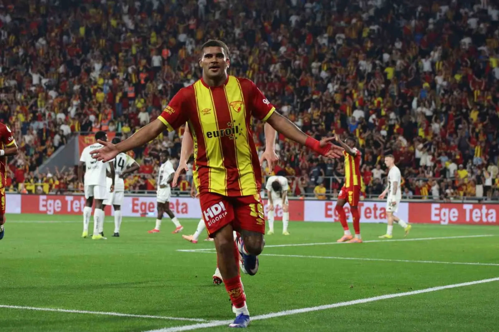 Göztepe'de ayrılık rüzgarı: Brezilyalı golcü rotasını Balkanlar'a çevirdi