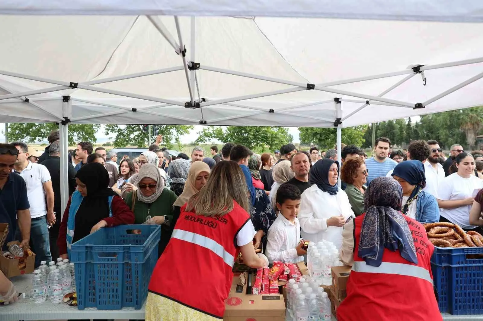 Gençlerin sınav heyecanına Menemen Belediyesi'nden anlamlı dokunuş