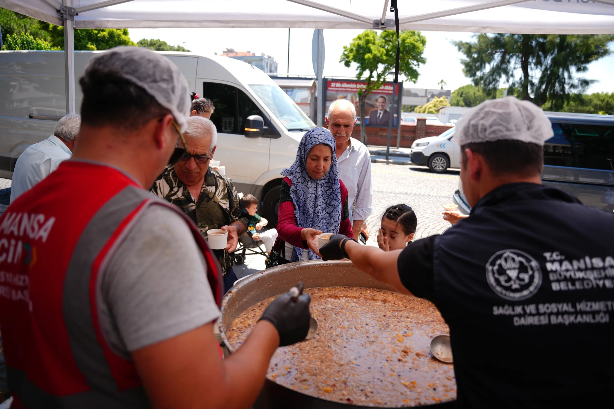 Manisa’da Muharrem Ayı Bereketi: Aşure Kazanları Bu Kez Soma ve Akhisar İçin Kaynadı
