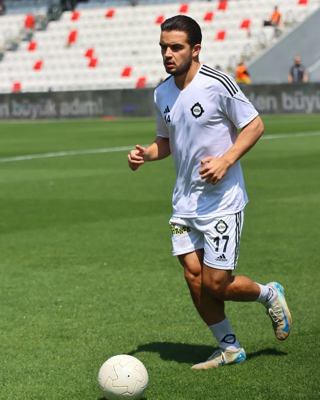 Altay'da ipler koptu: Altyapıdan yetişen isimden veda mesajı