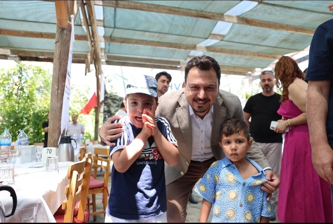 Ege'nin kalbinde Maraş esintisi: Hemşeriler dayanışma sofrasında kenetlendi