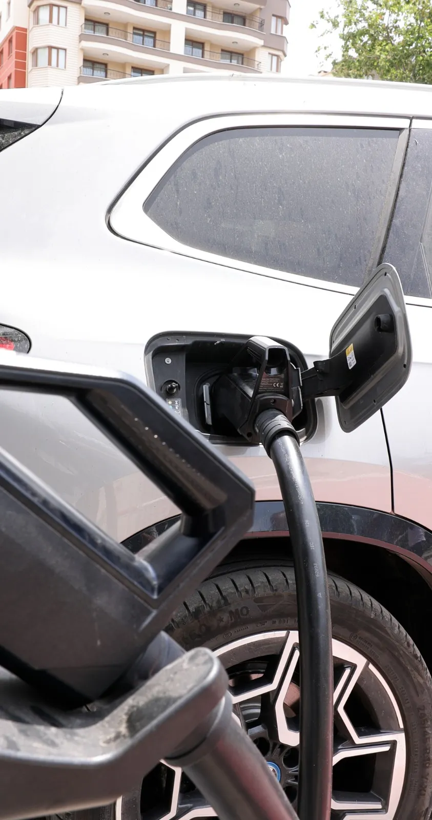 Bayraklı’da elektrikli araç devrimi: 10 noktada şarj dönemi başladı