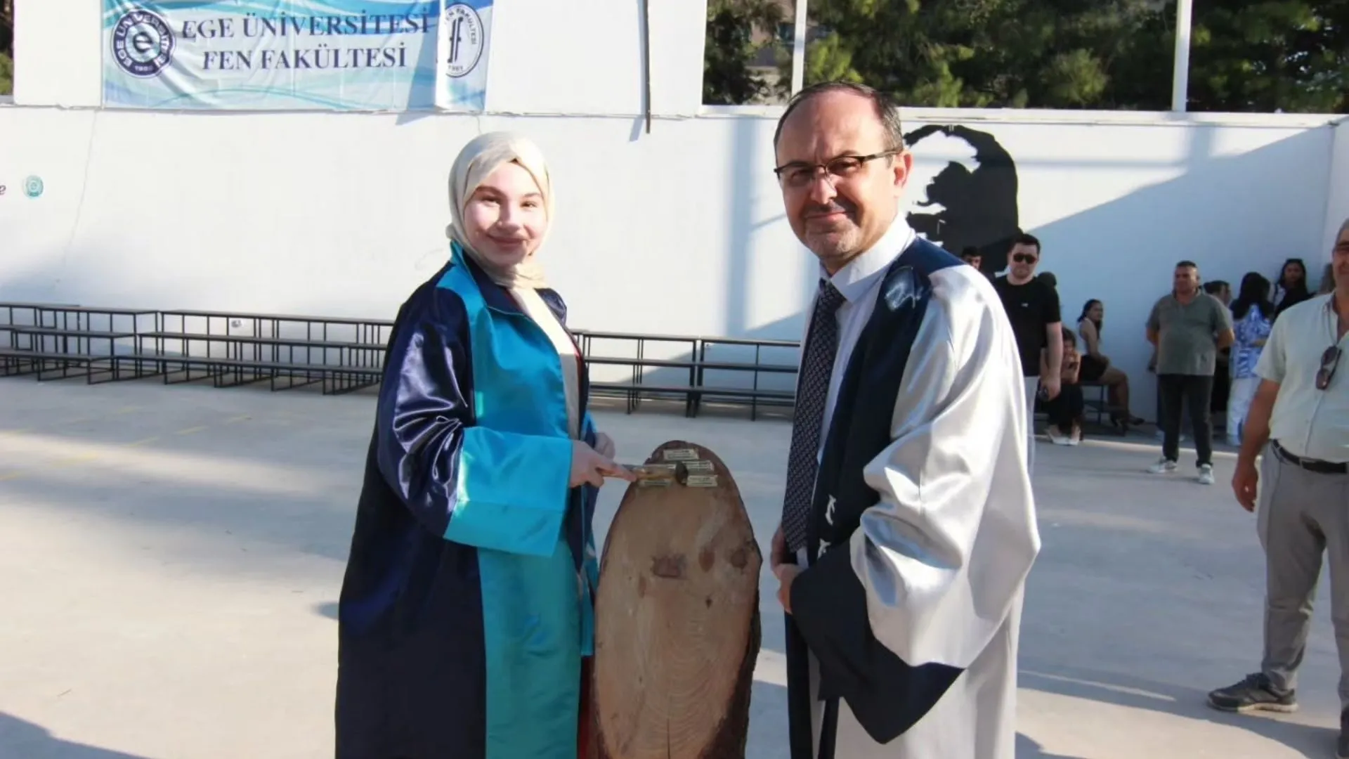 Ege Üniversitesi Fen Fakültesi’nde 62. dönem mezuniyet coşkusu