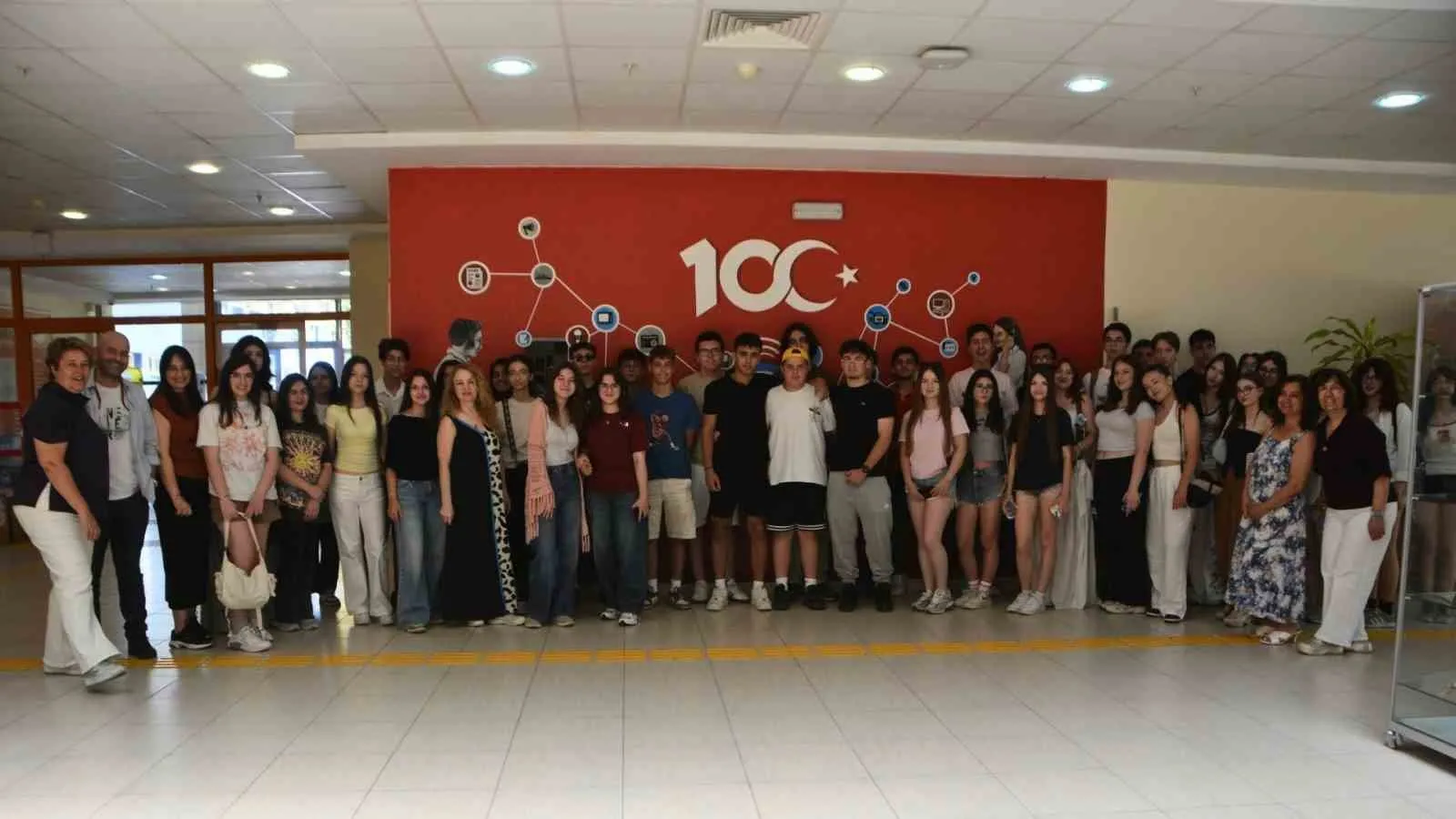 İzmirli gençler dijital dünyayı keşfediyor: Ege Üniversitesi’nden profesyonel dokunuş