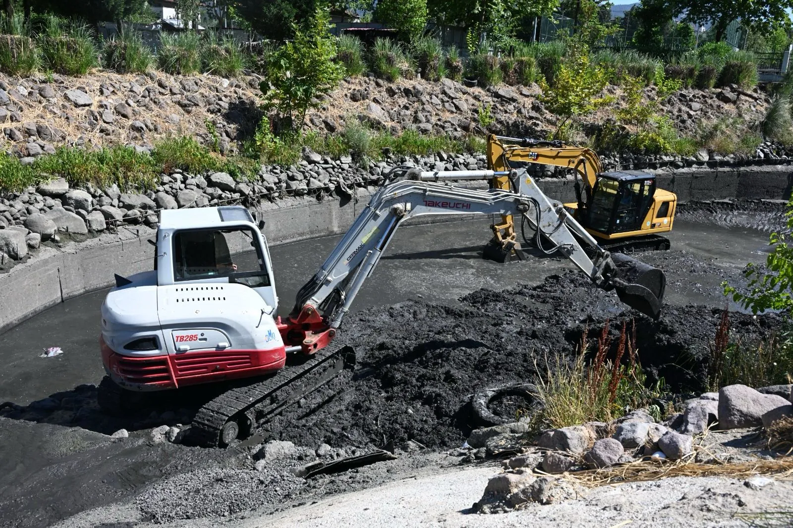 Atatürk Kent Parkı'nda kötü kokuya son: Safran Deresi baştan aşağı temizleniyor